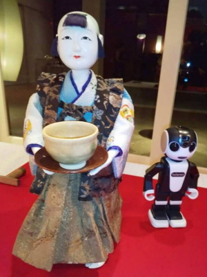 茶運び人形の紹介
日仏ロボットデザイン大賞にて